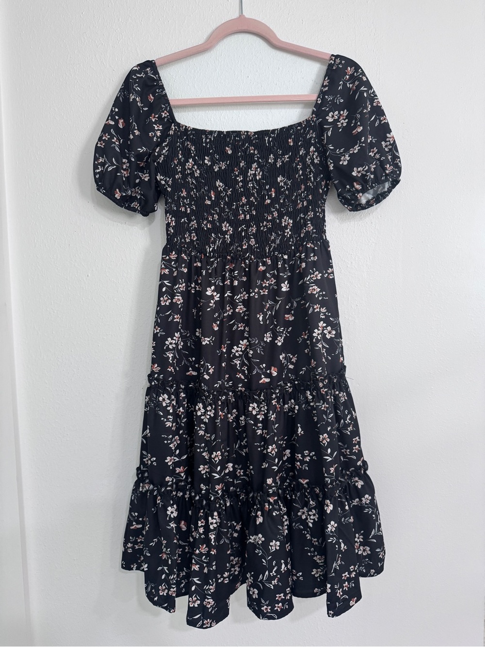 SHEIN Black Floral Smocked Puff Sleeve Midi Dress. 0047